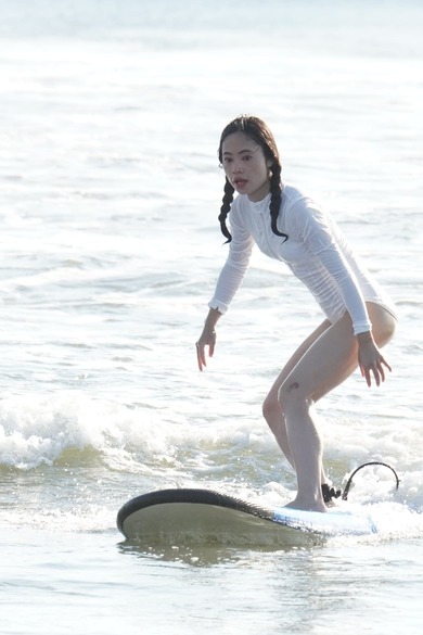 Surfing moment 2
